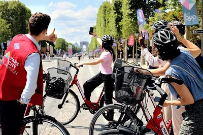 Paris Bike Tour: Private Guided City Highlights