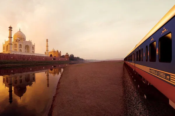 Unforgettable Taj Mahal Day Trip: Delhi to Agra by High-Speed Train