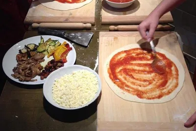 Craft & Dine: Rome Pizza Making Class from Civitavecchia Port