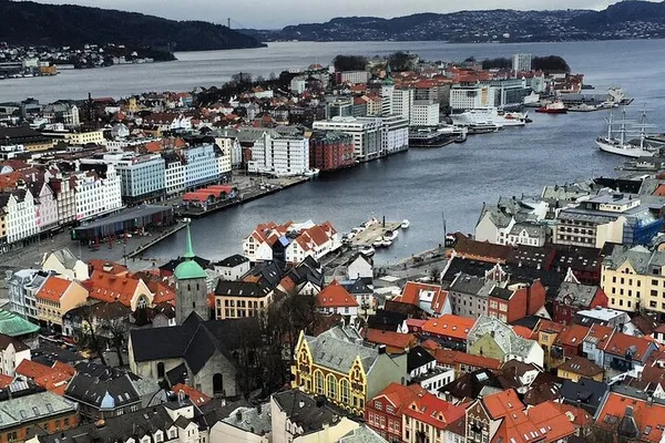 Bergen in Style: Porsche Taycan City Tour