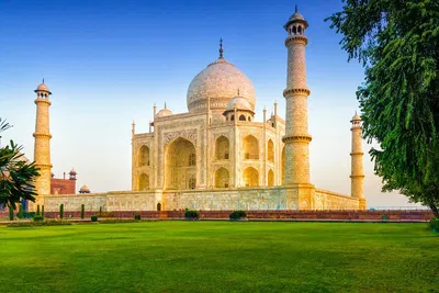 Taj Mahal: A Whirlwind Rail Adventure from Delhi