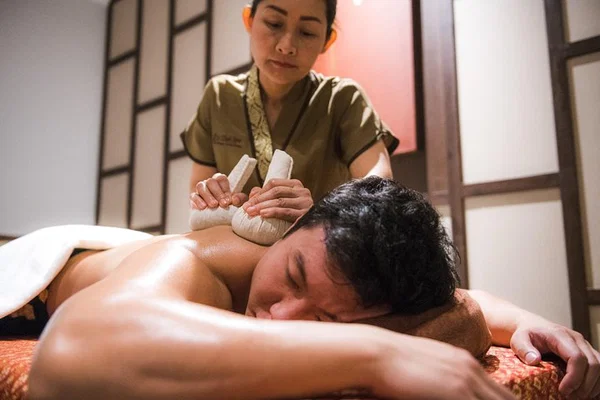 So Thai Relax: Bangkok's Ultimate Herbal Aroma Massage Experience