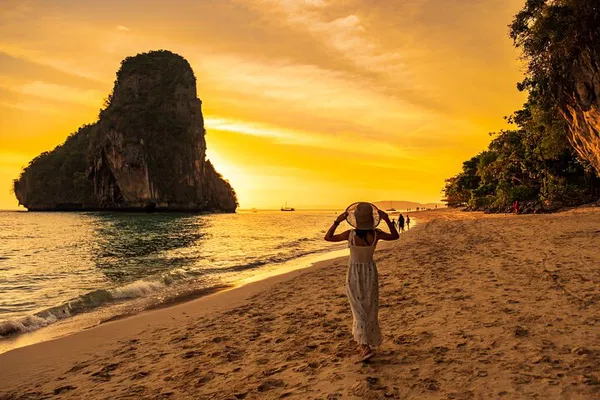 Krabi Sunset Tour: 7 Islands, BBQ & Bioluminescence