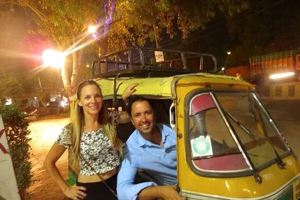 Explore Agra's Majesty: A Thrilling Tuk-Tuk Adventure to the Taj Mahal