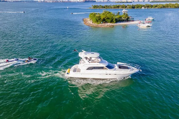 Miami Luxury Yacht Tour: Millionaires Island & Brickell!