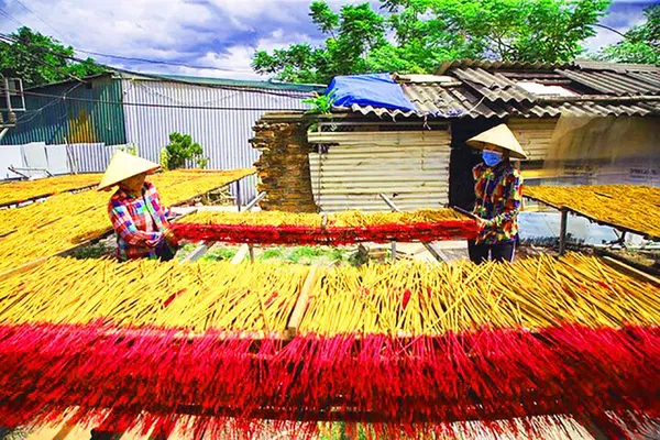 Hanoi's Incense Art: Craft Your Own Scented Souvenir in a Local Village