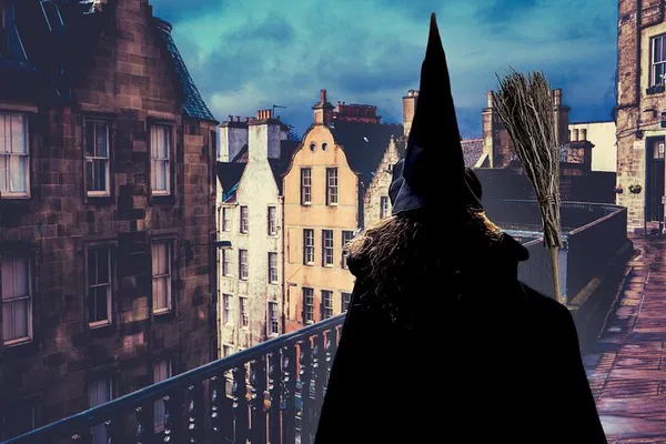 Edinburgh Witches Tour: Vaults & Old Town Secrets