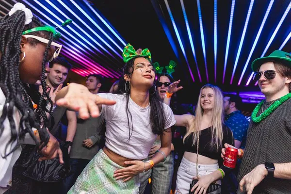 Unforgettable Night Out: Central London Pub Crawl Adventure!