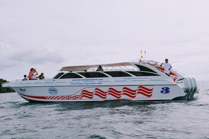 Seamless Island Hop: Koh Bulone to Koh Lipe Speedboat Transfer