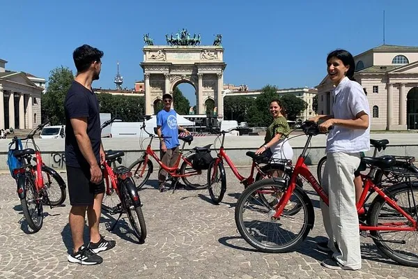 Milan E-Bike Adventure: Explore Fashion & History on Two Wheels
