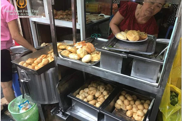 Hanoi Street Food Tour: 8 Tastings at Noon!