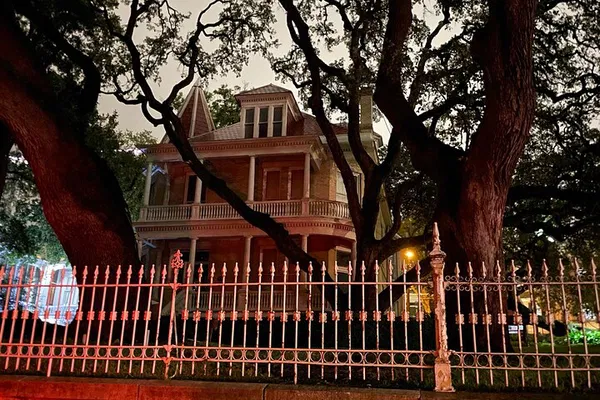 Uncover Austin's Haunted History: A Smartphone Ghost Tour Adventure