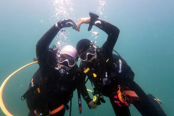 Explore Hon Mun: Certified Diver's Underwater Paradise!