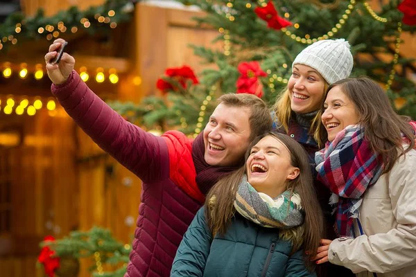 Glendale Holiday Hunt: Festive Photo Scavenger Adventure!