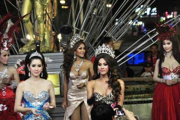 Pattaya: Tiffany Cabaret Show Ticket - Glamour & Fun!