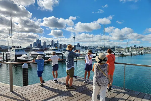 Auckland's Best: Private Day Tour + Piha Beach