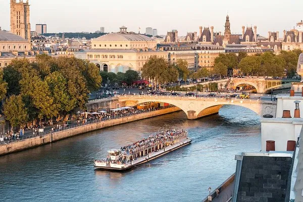 Seine River Cruise: 1-Hour Tour with Live Guide