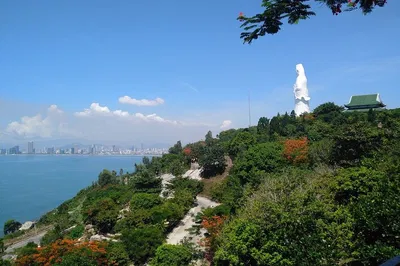 Scenic Route: Hue to Hoi An Sightseeing Adventure