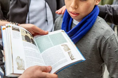 Unlock the Uffizi: Family-Friendly Private Tour with a Local Expert