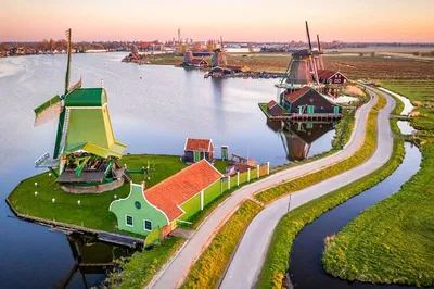 Zaanse Schans Windmills, Volendam & Marken Day Trip