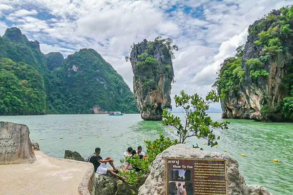 Phang Nga Bay Adventure: James Bond Island Speedboat & Canoe Expedition