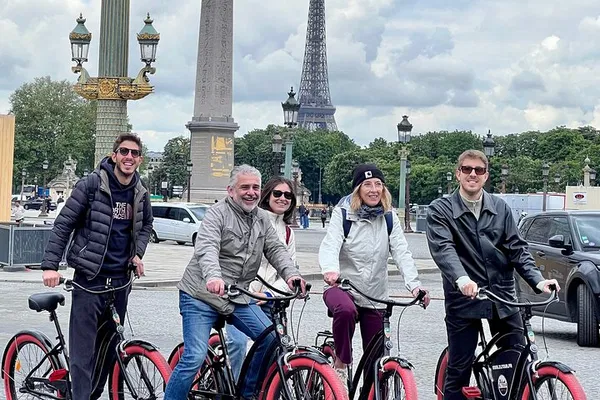Paris Main Sights Bike Tour: Pedal Through Iconic Landmarks