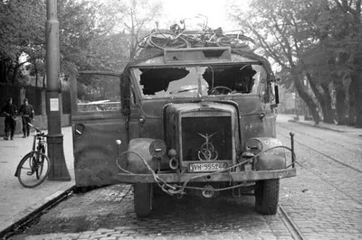 Unveiling Amsterdam's WWII Secrets: A Riveting Cycle Through History