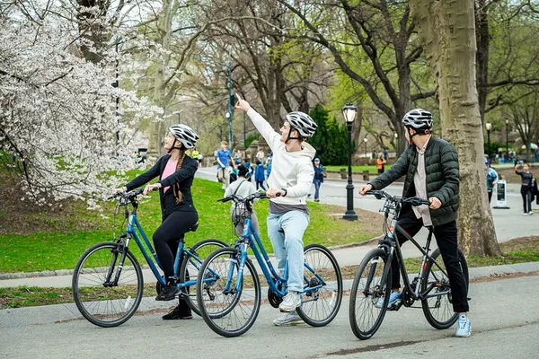 Central Park Bike Adventure: Explore NYC's Green Oasis!