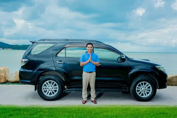 Stress-Free Phuket Arrival: Private Airport Transfer in Luxury