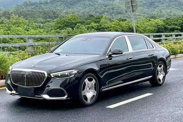 Beijing Luxury Ride: Private Mercedes Benz with English-Speaking Driver