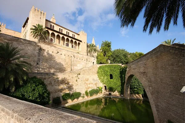 Palma's Thrilling Scavenger Hunt: Explore Hidden Gems & Historical Highlights!