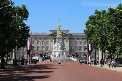 London Landmarks: Unveiling History in a Private Taxi Tour