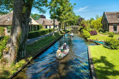 Stress-Free Rotterdam to Giethoorn Private Transfer: Your Door-to-Door Comfort Ride