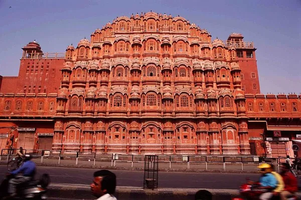 Unveiling Jaipur's Majesty: A Private Cab Sightseeing Adventure