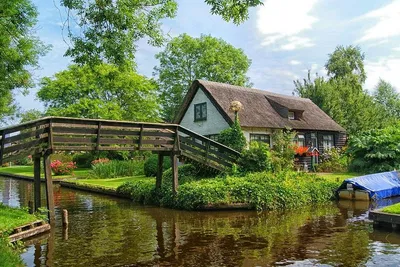 Discover Giethoorn: A Private Dutch Venice Experience from Amsterdam