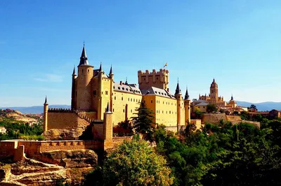 Uncover Segovia's Splendor: Winery Tour & Tasting Adventure from Madrid