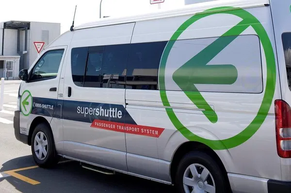 Stress-Free Auckland Arrival: Airport to City Center Transfer