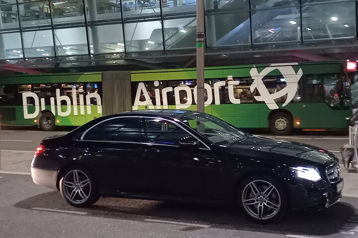 Effortless Dublin to Center Parcs Transfer: Luxury Private Car Service
