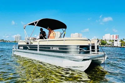 Glide on Hollywood's Intracoastal: 26ft Pontoon Adventure!