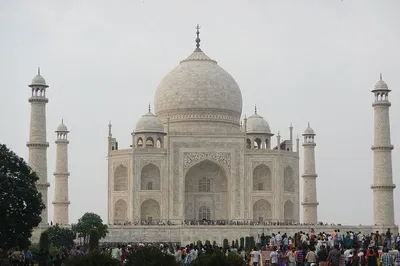 Taj Mahal Express: A Luxurious Day Trip to Agra