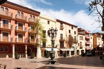 Unlock History: Barcelona to Tarragona Private Tour with Castelldefels Stop