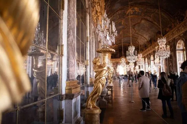 Versailles & Louvre: Semi-Private, Skip-the-Line Tour