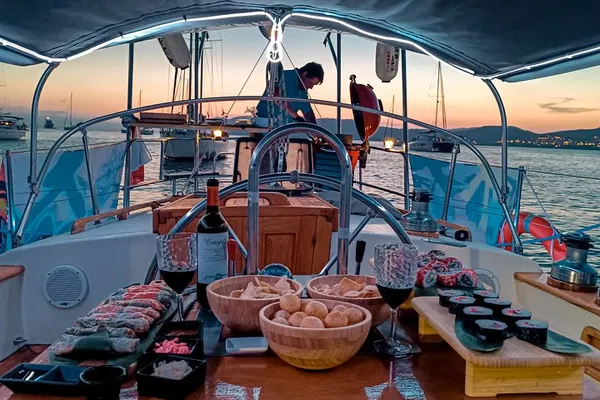 Palma de Mallorca: Gastroboat Sailing Dining Experience