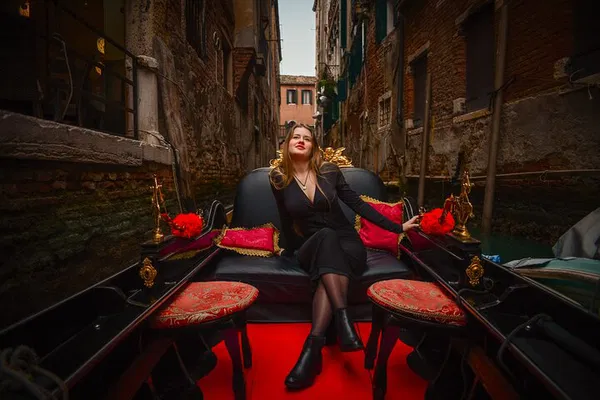 Venice Photo Stories: Capture Your Fairytale in Timeless Photos