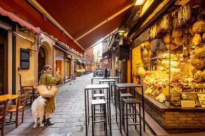 Bologna's Culinary Secrets: A Walking Tour of Flavors & Tales