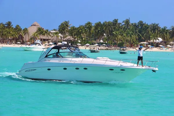 Cancún: Private Yacht Rental - Cruise in Style!
