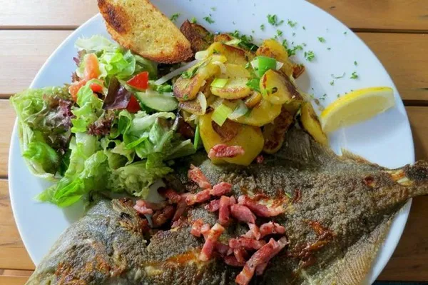 Savor Hamburg: A Personalized Culinary Adventure with a Local!