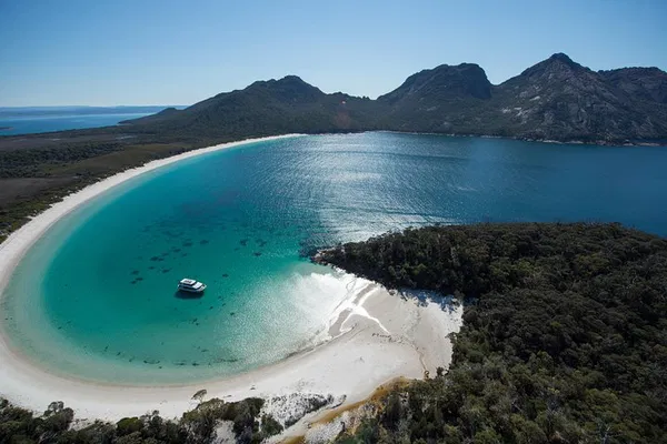 Unveiling Freycinet: Wineglass Bay Cruise - A Coastal Masterpiece!