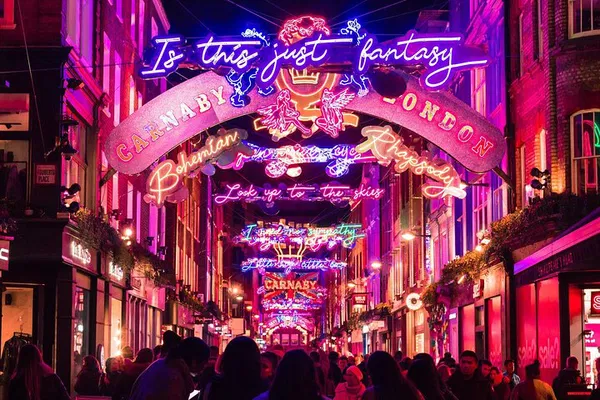 Enchanting London Christmas Lights: A Personalized Festive Walking Tour
