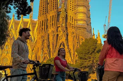 Barcelona Sunrise Tour: Unveiling Gothic Quarter's Secrets